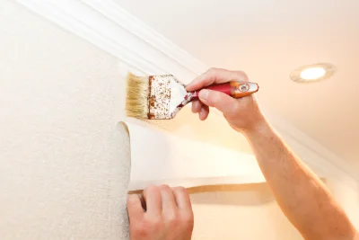 Pose de papier peint à la Genête — revêtements muraux et toiles de verre